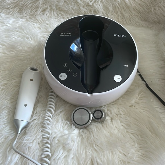 MLAY Radio Frequency Skin Tightening Machine - Picture 4 of 16